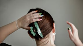 T&oslash;mrerl&aelig;rlingen "Sofie" rejste en sag om seksuel chikane, efter svende blandt andet lavede bollebev&aelig;gelser bag hendes ryg og mente, at kvinder kun skal skr&aelig;lle kartofler.
