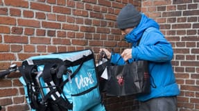 Alt efter hvordan nye EU-regler indf&oslash;res i Danmark, kan Wolt-bude fremover v&aelig;re medarbejdere i stedet for selvst&aelig;ndige.   