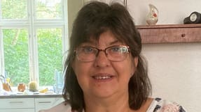 Diana Boysen har arbejdet for EE Reng&oslash;ring i 21 &aring;r. Hun havde aldrig forventet, at hun ville f&aring; en gratis fridag af sin chef, efter regeringen fjernede Store Bededag. Men det fik hun. Og valgte at fejre det sammen med chefen.