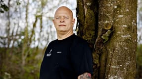 - Jeg har v&aelig;ret derude, hvor min kone var usikker p&aring;, om jeg stadig var her, n&aring;r hun kom hjem fra arbejde, siger Claus Madsen. Han opfordrer derfor krigsveteraner og alle andre, der lider af PTSD, til at s&oslash;ge hj&aelig;lp. Hos forsvaret eller deres fagforening.
