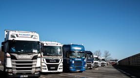 Der forventes en hel stribe af lastbiler, der skal danne en kortege til bis&aelig;ttelsen af en 18-&aring;rig transportl&aelig;rling.