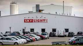 Syv ansatte var blevet alvorligt syge af at passe deres arbejde p&aring; den jyske virksomhed Sky-Light.