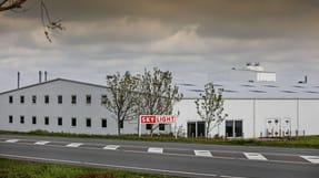 Det er de store m&aelig;ngder st&oslash;v, der kan risikere at g&oslash;re de ansatte syge p&aring; den vestjyske plastvirksomhed.