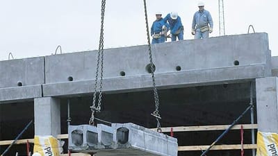 Antallet af arbejdsulykker inden for byggeriet er steget med 20 procent de seneste fem &aring;r. N&aring;r der sker ulykker med betonelementer, er det ofte lig med en d&oslash;dsulykke, som det var tilf&aelig;ldet tirsdag, da en 28-&aring;rig bygningsarbejder blev dr&aelig;bt under et 