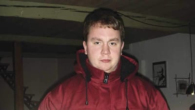 Den 18-&aring;rige skibsl&aelig;rling Jon Sandholdt mistede livet til s&oslash;s p&aring; grund af sjusk med sikkerheden.