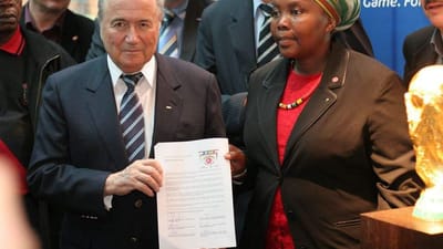 Crecentia Mofokeng fra bygningsarbejdernes internationale sammenslutning forklarede FIFA, at ansvaret for arbejdsforholdene op til VM i sidste ende var deres.