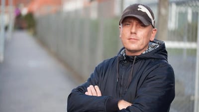 Martin Jakobsen har flere gange har v&aelig;ret p&aring; kursus hos JK-Proces.
- Jeg har ikke f&aring;et nogen klagevejledning. For s&aring; ville jeg helt sikkert have klaget. Man f&oslash;ler sig som en flok aber i et bur p&aring; det kursus, siger han. 
