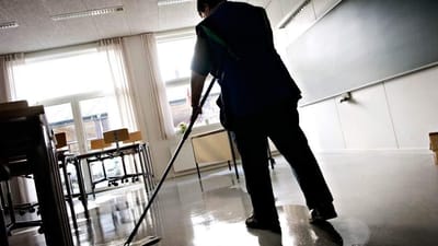 Problemerne med d&aring;rlige arbejdsstillinger, vrid, tr&aelig;k og l&oslash;ft er lidt for i&oslash;jefaldende i reng&oslash;ringsbranchen.