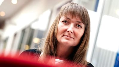 46-&aring;rige Tina H&oslash;jhus Madsen skulle have efterbetalt 230.000 kroner i sygedagpenge. Hun fik fejlagtigt frataget fors&oslash;rgelsen af en sagsbehandler under samarbejdet mellem Falck Jobservice og Herning Kommune.