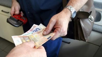 Regeringen vil sort arbejde helt til livs, og det skal koste borgerne, hvis de falder for fristelsen. Foto: Arkiv