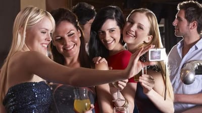 De m&aring; ikke f&aring; gratis drinks, hvis m&aelig;nd skal betale!