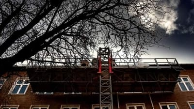 Nogle brancher er farligere end andre. En ny arbejdsskadeafgift er sorte skyer over virksomhederne, mener Venstre og Dansk Arbejdsgiverforening.