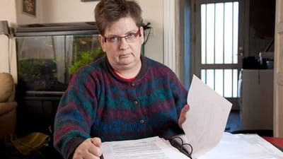 - Sygdommen har v&aelig;ret forf&aelig;rdelig. Det var slemt, at kommunen stoppede mine sygedagpenge. Men det kn&aelig;kkede mig, da jeg f&oslash;lte, at sagsbehandleren beskyldte mig for at simulere, siger Karin Christiansen.