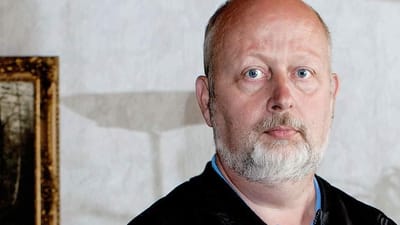 Ole R&oslash;nhoff udfyldte papirerne med sin leder en m&aring;ned efter en ulykke, der smadrede hans skulder. Men Royal Unibrew sendte aldrig papirerne ind. Nu har Ole f&aring;et afslag p&aring; erstatning, fordi ulykken ikke blev anmeldt til tiden.