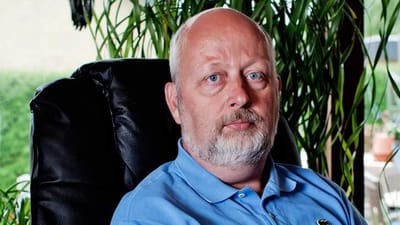 Ole R&oslash;nhoff lod sin datter d&oslash;be Nikoline - efter Royal Unibrews elskede appelsinvand. Da han blev udsat for en arbejdsulykke, udfyldte han sammen med ledelsen en anmeldelse. Men bryggeriet sendte aldrig papirerne ind til myndighederne. Nu er Ole R&oslash;nhof