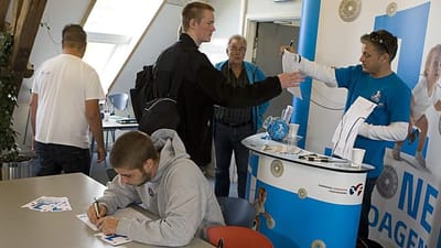 Der blev delt ud af indmeldelsesblanketter og nyttige informationer, da 3F lagde vejen forbi Roskilde Tekniske Skole.