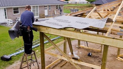 Alle virksomheder skal betale en ny afgift for arbejdsskader. Det betyder ikke noget, om de har haft ulykker.