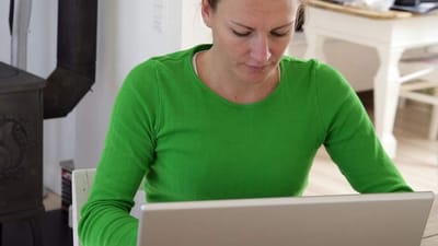 Er du ledig og fortrolig med computeren, er der mange muligheder for at søge oplysninger - og også netværk - som du kan bruge i jagten på job eller uddannelse.