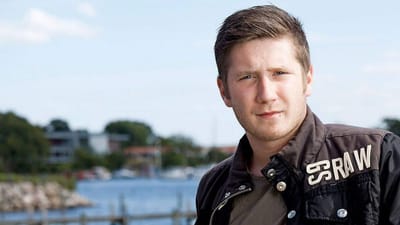 16-&aring;rige serverer mad og alkohol p&aring; jysk restaurant.