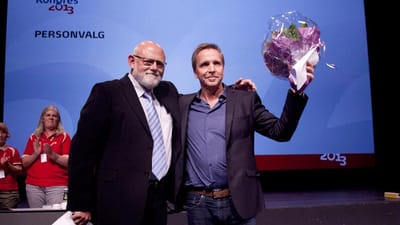 Vagtskifte i 3F: Poul Erik Skov Christensen (til venstre) overlader posten som forbundsformand til Per Christensen, der blev valgt med st&aring;ende klapsalver p&aring; kongressen.