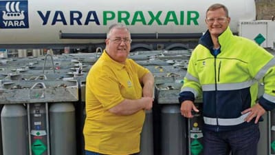 Arbejdsmilj&oslash;repr&aelig;sentant Henrik Nygaard (tv) sammen med Niels Manford-Christiansen, der er formand for arbejdsmilj&oslash;organisationen hos Yara Praxair.