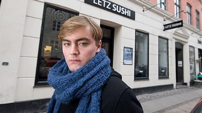 Talsmanden fra Letz Sushi-k&aelig;den er blevet fyret. "Det m&aring; skyldes mit organisationsarbejde," mener Ulrik Frost selv.