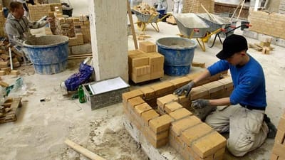 Flere og flere unge v&aelig;lger skolepraktik i en situation, hvor over 12.000 forg&aelig;ves s&oslash;ger praktikplads.