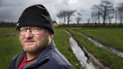 - At jeg skulle simulere, er ikke retf&aelig;rdigt. Jeg t&aelig;nkte, at han selv skulle pr&oslash;ve at have de smerter, som jeg har, siger 46-&aring;rige Finn Hansen om speciall&aelig;ge Piet Casier.