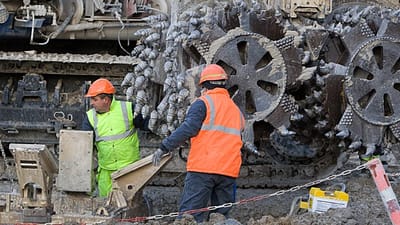 21 milliarder kroner koster den nye metro i K&oslash;benhavn. Selv om det er offentligt byggeri, har metroen v&aelig;ret ramt af skandaler om social dumping og livsfarlige arbejdsforhold.