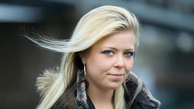 Louise Jensen blev som landbrugselev smittet med MRSA. Hendes dav&aelig;rende arbejdsgiver fortalte ikke, at hans svinebes&aelig;tning var smittet med bakterien. Hun blev klar over, at hun var ramt af MRSA, fordi bakterien var blevet p&aring;vist hos en kollega. Louise 