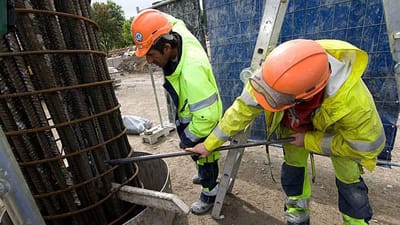 Italienske Trevi laver en stor del af st&oslash;bningerne af de v&aelig;gge, der skal udg&oslash;re skakterne p&aring; stationerne. Firmaet tabte sidste &aring;r ti millioner p&aring; arbejdet.