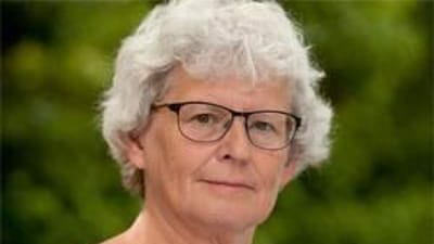 Ellen K. Lykkeg&aring;rd, socialpolitisk ansvarlig i 3F, mener, at det er urealistisk at tro, at ret mange virksomheder vil ans&aelig;tte en medarbejder med behov for at ligge i en seng i arbejdstiden.