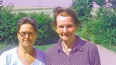 Susanne Ulriksen (til venstre) og Ingelise Andersen er tilfredse med, at firmaet Kæmpes Taxi nu har efterbetalt i alt 125.000 kroner til dem efter en sag rejst af 3F. Buschaufførerne blev snydt for et tillæg på omkring 70 kroner pr. arbejdsdag.