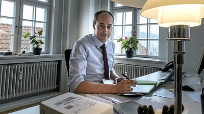 Transportminister Magnus Heunicke skal nu i samr&aring;d om forholdene p&aring; metrobyggeriet. 