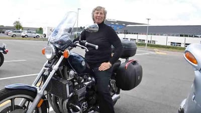 Billedtekst: Rosa Kolb er tillidsrepr&aelig;sentant p&aring; Danfoss. I fritiden suser hun af sted p&aring; motorcyklen.  