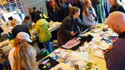 Der var gang i den ved håndarbejdsbordene på Made Celebration 2014. Folk kunne lave nyt og spændende tøj ved hjælp af snedig teknologi.