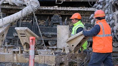 Metroen koster godt 23 milliarder kroner, men har haft mange sager om social dumping.