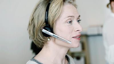 PensionDanmark har forel&oslash;big ansat fem erfarne sygeplejersker til at hj&aelig;lpe sygemeldte medlemmer.