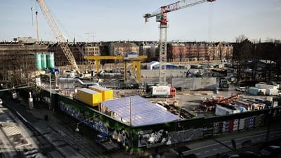 Her på byggepladsen ved Nørrebroparken blev der givet 17 strakspåbud og påbud fra Arbejdstilsynet sidste år. Dermed er pladsen en af de mest kritiserede byggepladser på metroen.