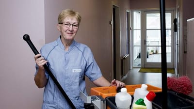 - Det er da &aelig;rgerligt. 40 &aring;r er trods alt mange &aring;r, hvor man har knoklet, siger Bente Johansen, der har f&aring;et nej til at modtage Dronningens medalje. Foto: Lene Esthave