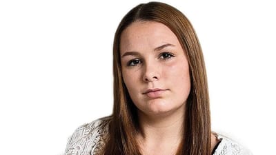 - Jeg blev rigtig, rigtig ked af det, siger Josephine Bj&oslash;rnbo, der fik en skriftlig advarsel og en fyreseddel for at glemme mersalg.