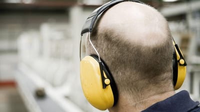 Arbejdsgiver klager over mangel p&aring; dansk arbejdskraft. Men kun to ud af 18 af hans medarbejdere er udl&aelig;ndinge.