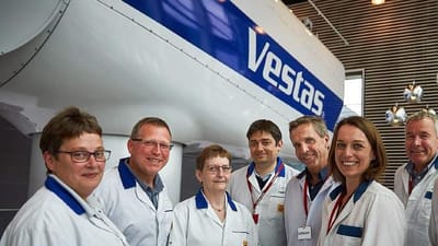 Afgående miljøminister Kirsten Brosbøl (A) fik besked om at holde ved gelænderet, da hun for nylig var på besøg hos Vestas med 3F-formand Per Christensen og andre.