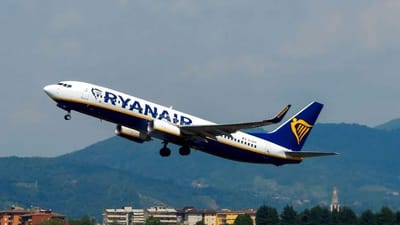 Ryanair lukker og slukker sandsynligvis sin base i Billund og sk&aelig;rer ned p&aring; antallet af flyafgange til og fra Billund. 