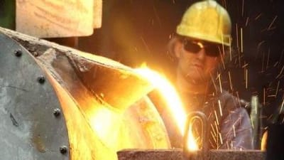 Industriproduktionen tog et dyk i maj, viser tal fra Danmarks Statistik.