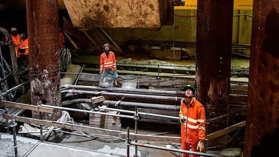 Cipa er en af de st&oslash;rste entrepren&oslash;rer p&aring; metroen. Firmaet st&aring;r for at st&oslash;be skakte til de fleste af de 17 stationer p&aring; den nye metrolinje.