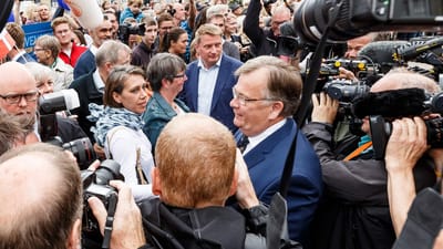 Finansminister Claus Hjort Frederiksen (V) freml&aelig;gger mandag et kasseeftersyn, der neddrosler forventningerne til statens finanser.