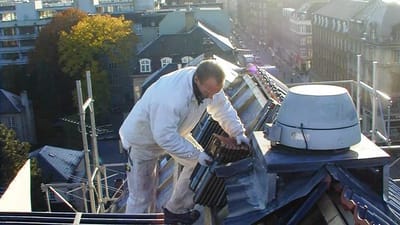 Antallet af skader efter arbejdsulykker i 2014 var det h&oslash;jeste i seks &aring;r. Fra 2009 til 2014 er der sket en stigning p&aring; 28 procent i arbejdsulykker, der har medf&oslash;rt en skade. 