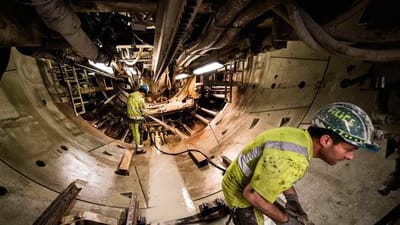 Arbejderne p&aring; metrobyggeriet i K&oslash;benhavn er plaget af d&aring;rligt arbejdsmilj&oslash;. Sidste &aring;r satte metroen rekord i p&aring;bud fra Arbejdstilsynet. 