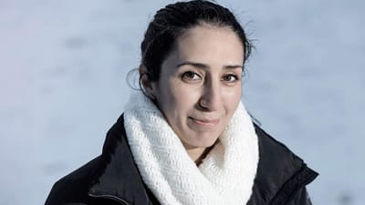 For tre &aring;r siden flygtede Mariam Mesto fra borgerkrigen i Syrien. I dag er hun fastansat operat&oslash;r p&aring; Danfoss i Silkeborg.